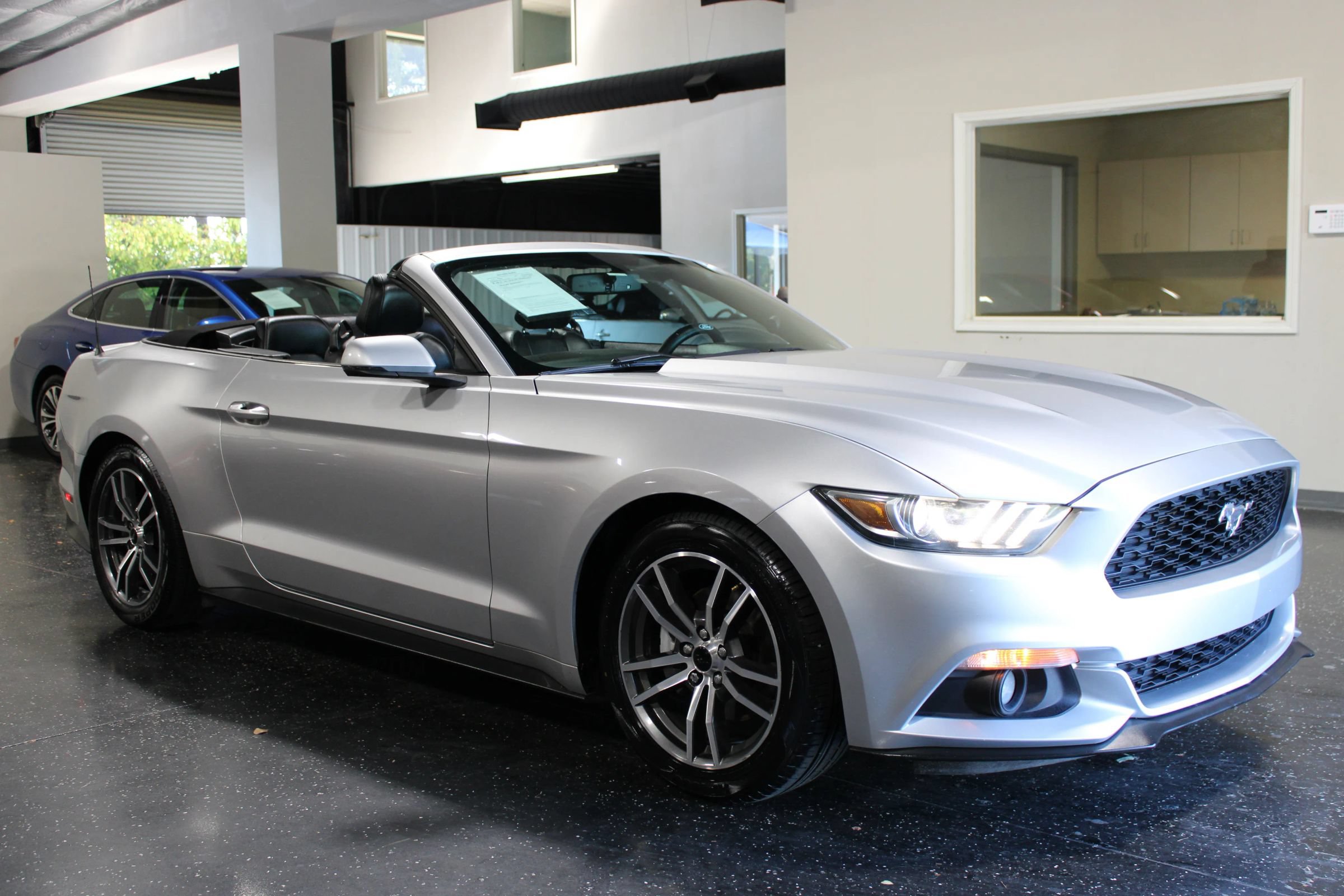 Used 2016 Ford Mustang Convertible RWD image 25
