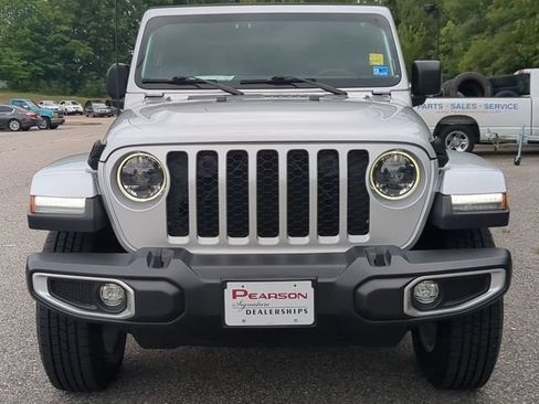 Used 2023 Jeep Gladiator Sport AWD/4WD image 8
