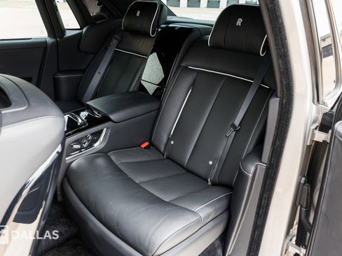 Used 2023 Rolls-Royce Phantom Sedan w/ The Phantom Package image 37