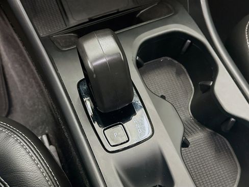 Used 2024 Volvo XC40 B5 Core w/ Climate Package image 25