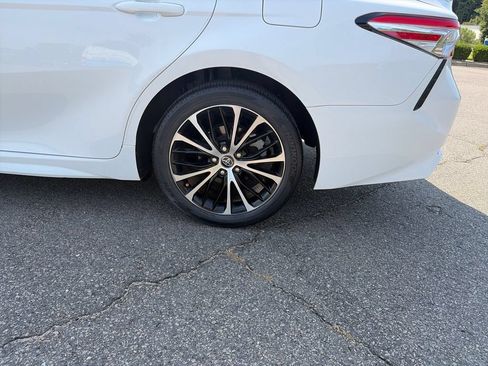 Used 2020 Toyota Camry SE FWD image 24