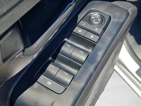 Used 2025 Toyota Tacoma SR5 AWD/4WD image 11