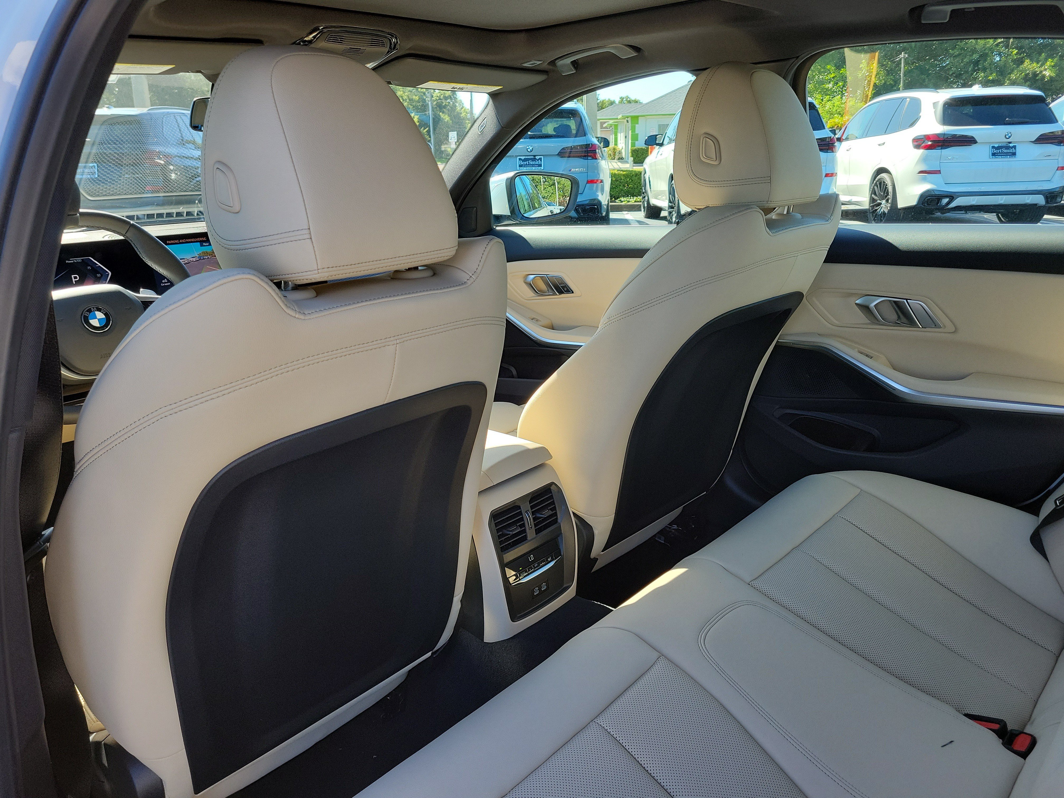 New 2026 BMW 330i Sedan w/ Convenience Package RWD image 9