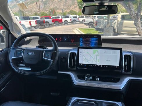 Used 2025 Ford Expedition Platinum AWD/4WD image 22