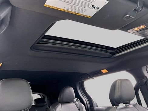 Used 2023 Toyota Sienna XSE FWD image 22