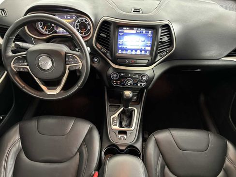 Used 2018 Jeep Cherokee Limited FWD image 15