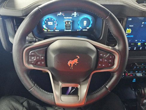 Used 2025 Ford Bronco Badlands image 14