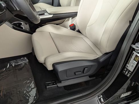 Used 2025 BMW X1 xDrive28i w/ Technology Package AWD/4WD image 18