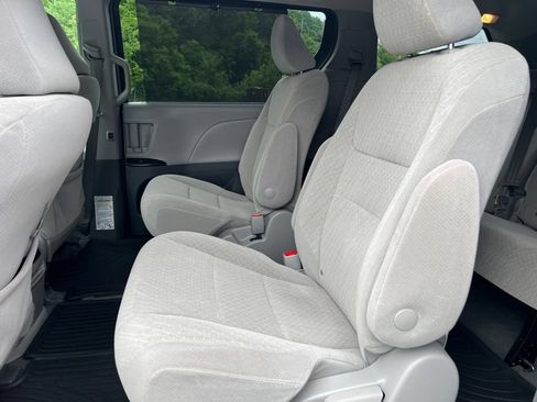 Used 2020 Toyota Sienna LE AWD/4WD image 21