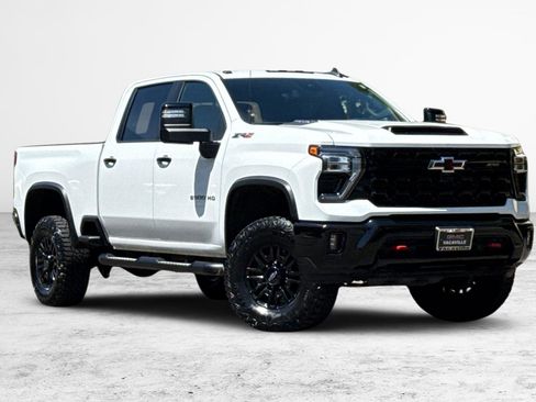 Used 2024 Chevrolet Silverado 2500 ZR2 AWD/4WD image 2