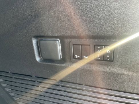 Used 2021 Chevrolet Tahoe Z71 w/ Z71 Signature Package image 57