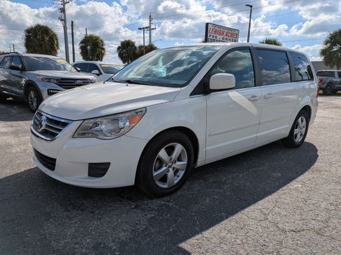 Used 2010 Volkswagen Routan SEL image 8