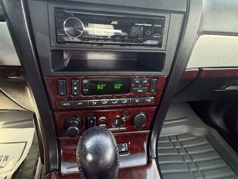 Used 2005 Ford Thunderbird RWD image 9