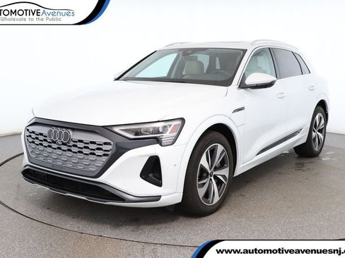 Used 2024 Audi Q8 e-tron Premium Plus w/ Premium Plus Package image 1