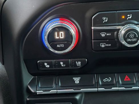 Used 2023 GMC Sierra 2500 AT4 image 17