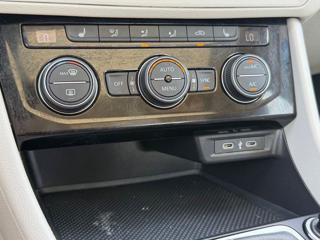 Used 2023 Volkswagen Jetta SE w/ Panoramic Sunroof Package FWD image 20