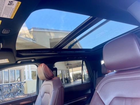 Used 2024 Ford Expedition Limited image 18