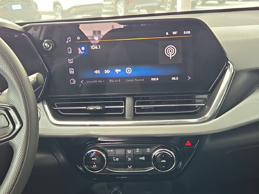 Used 2026 Chevrolet Trax LT FWD image 17