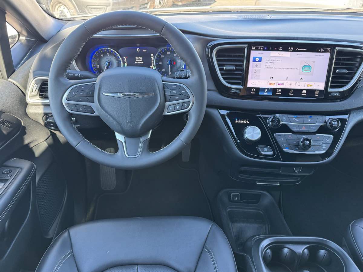 Used 2026 Chrysler Pacifica Select FWD image 21