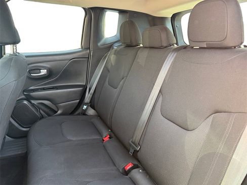 Used 2023 Jeep Renegade Latitude image 14