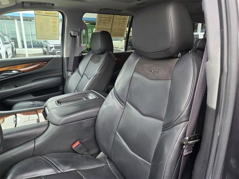 Used 2015 Cadillac Escalade ESV Premium image 12