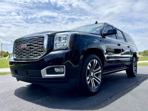 Used 2019 GMC Yukon XL Denali w/ Denali Ultimate Package AWD/4WD image 2