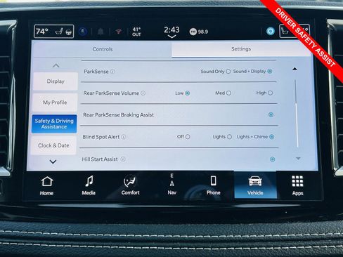 Used 2024 Chrysler Pacifica Limited image 11