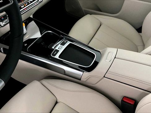 New 2026 Mercedes-Benz GLB 250 4MATIC image 11