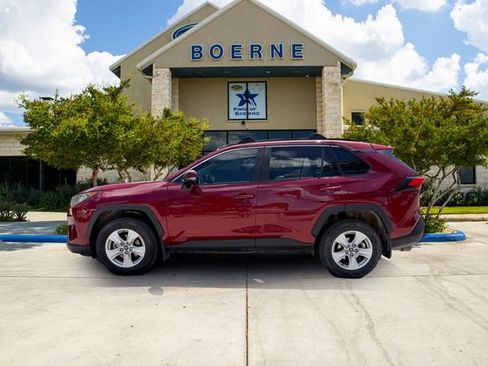 Used 2020 Toyota RAV4 XLE w/ Convenience Package image 2