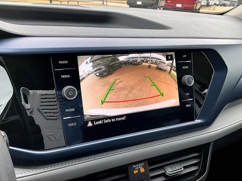 Used 2024 Volkswagen Taos SE image 21