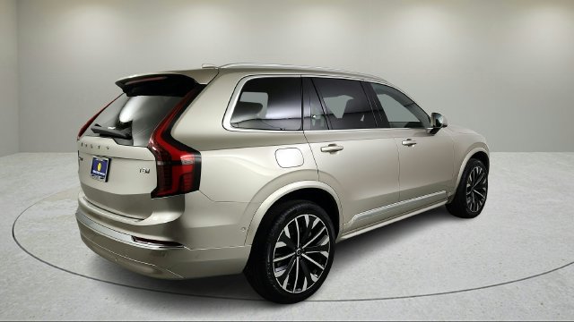 New 2026 Volvo XC90 T8 Plus w/ Protection Package Premier AWD/4WD image 4