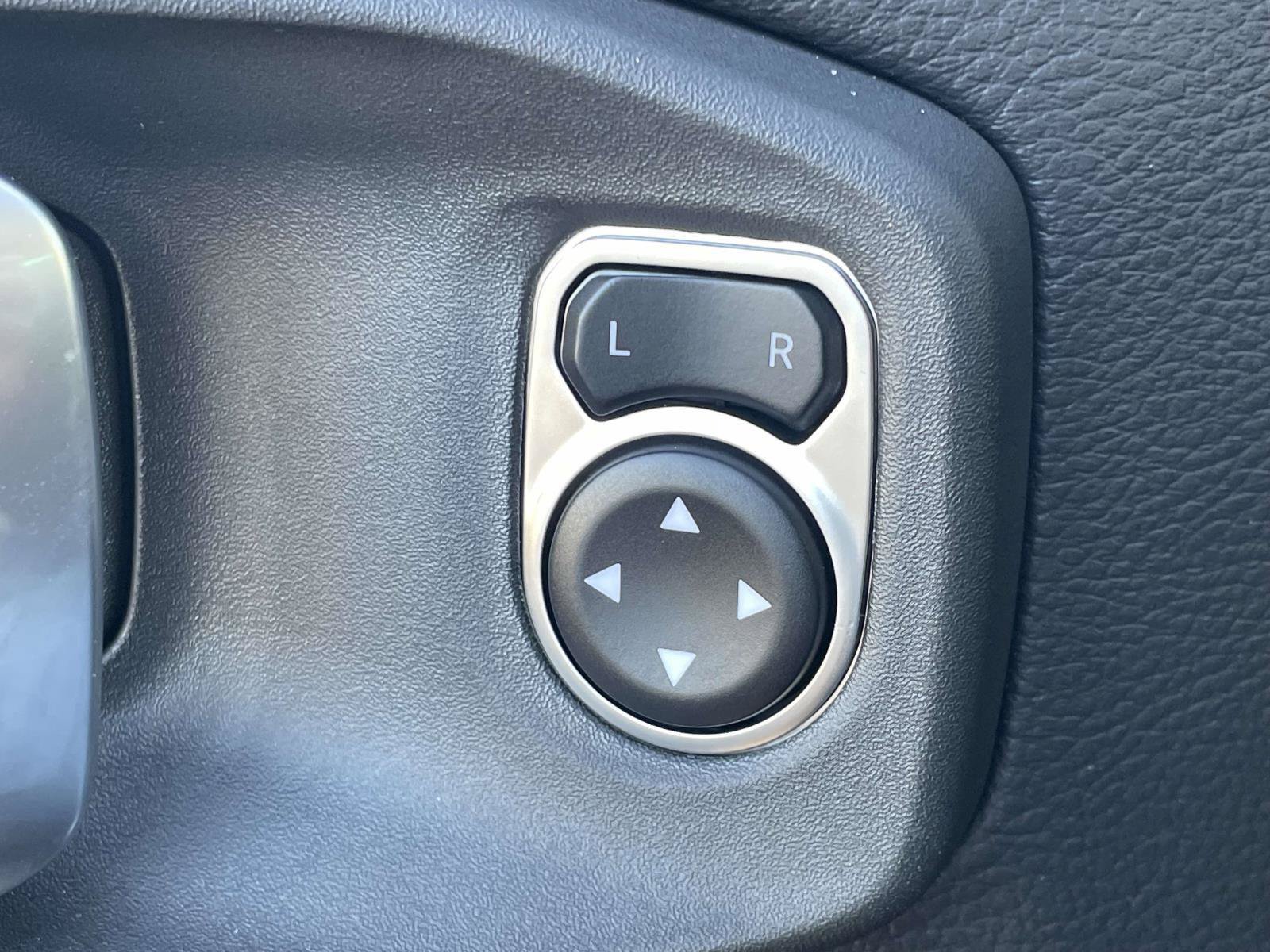 Certified 2026 Jeep Gladiator Sport AWD/4WD image 12