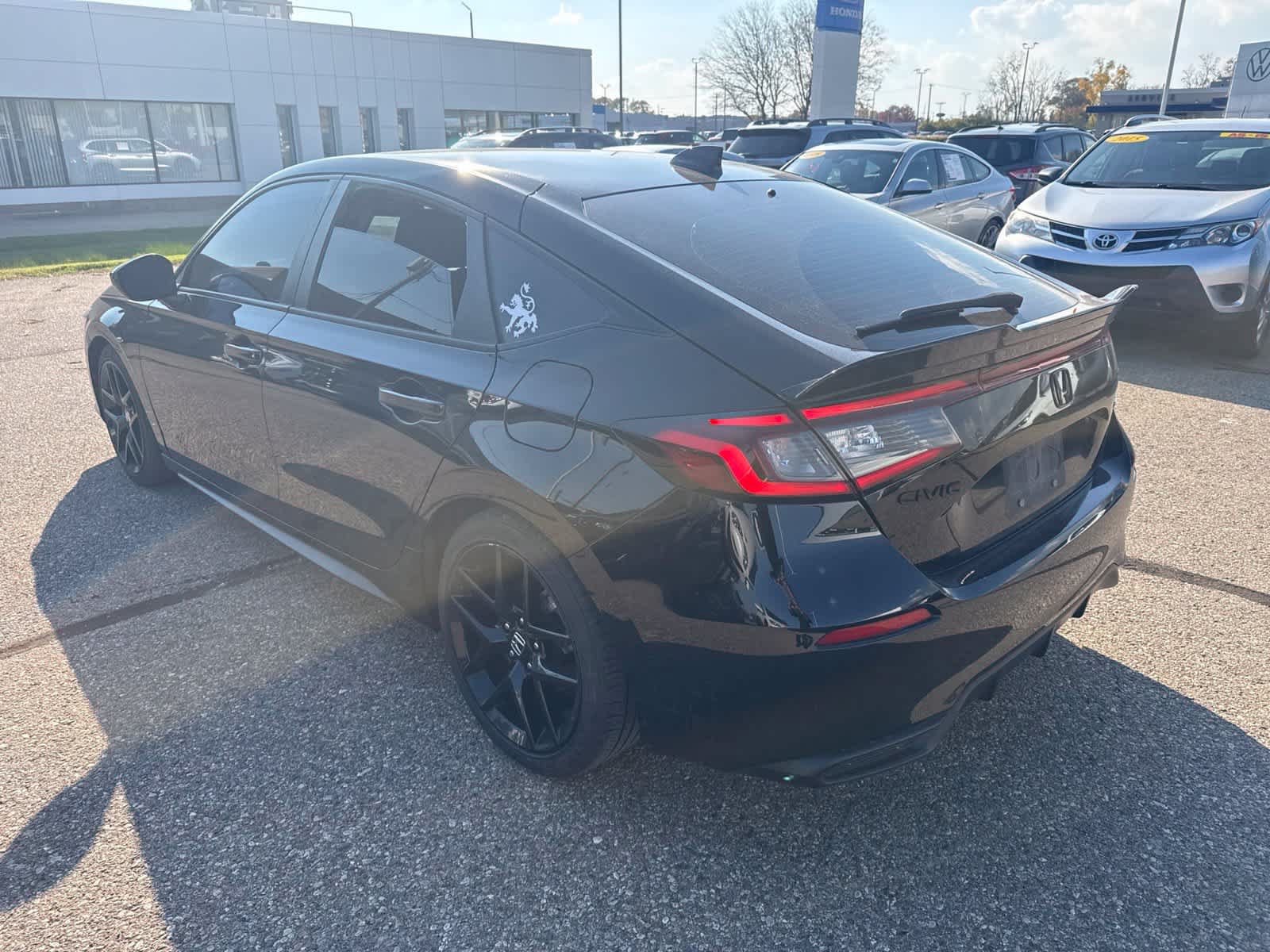Used 2023 Honda Civic Sport image 2