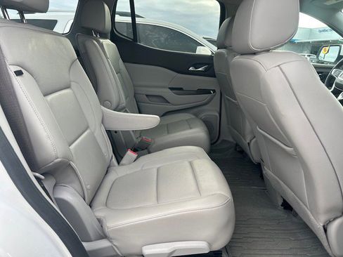 Used 2023 GMC Acadia SLT w/ Preferred Package image 9