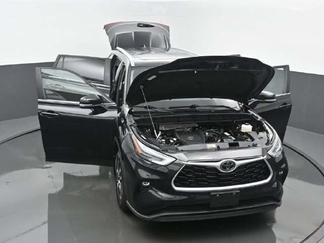 Used 2023 Toyota Highlander XLE AWD/4WD image 64