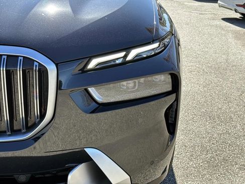 Used 2024 BMW X7 xDrive40i w/ Premium Package image 9