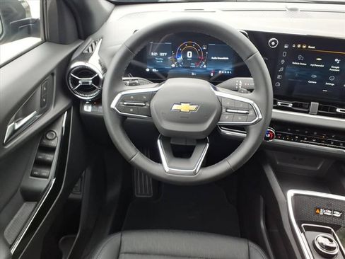 New 2026 Chevrolet Equinox LT w/ Convenience Package II FWD image 24