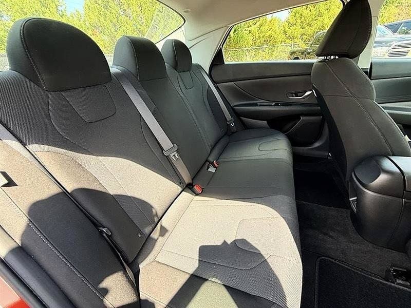 Used 2026 Hyundai Elantra SE FWD image 20