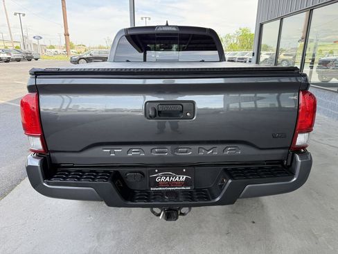 Used 2017 Toyota Tacoma TRD Sport w/ Tow Package image 7