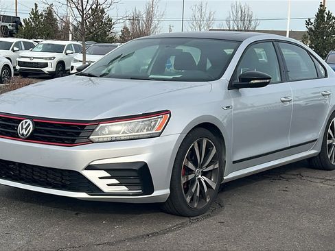 Used 2018 Volkswagen Passat GT image 1