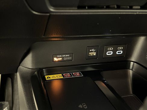 Used 2025 Toyota Camry SE image 33