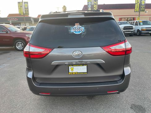 Used 2019 Toyota Sienna image 4