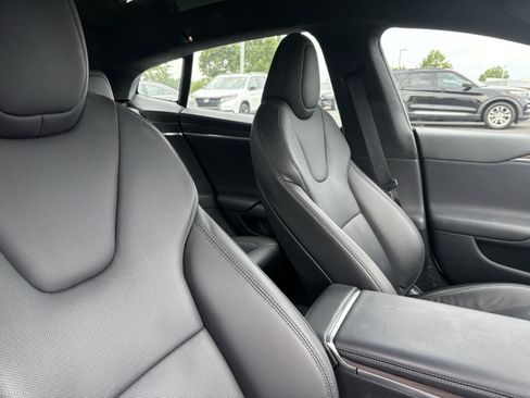 Used 2022 Tesla Model S AWD/4WD image 32