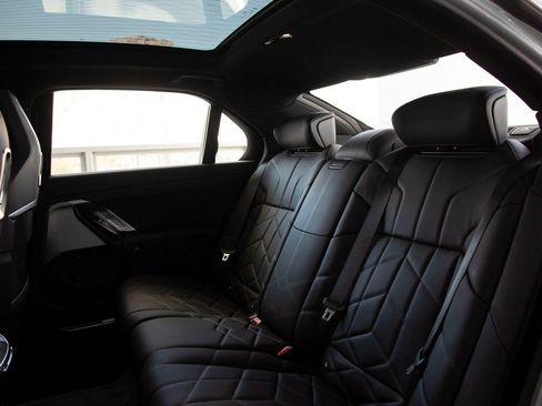 New 2025 BMW i7 xDrive60 image 23