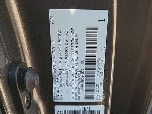 Used 2024 Toyota Sequoia Capstone AWD/4WD image 34