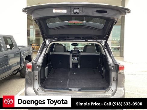 Used 2022 Toyota Highlander XLE image 14