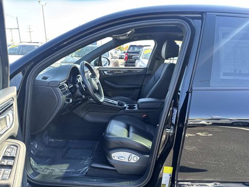 Used 2024 Porsche Macan image 19