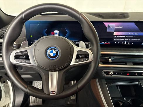 Certified 2025 BMW X5 xDrive50e w/ M Sport Package AWD/4WD image 19