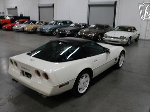 Used 1988 Chevrolet Corvette Coupe image 23