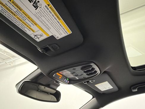 Used 2025 Buick Envista Avenir image 32